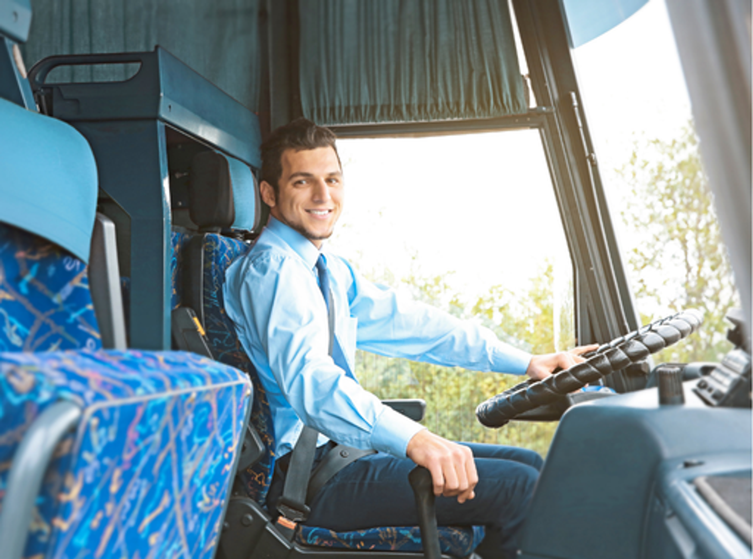 Řidič autobusu v kabině
